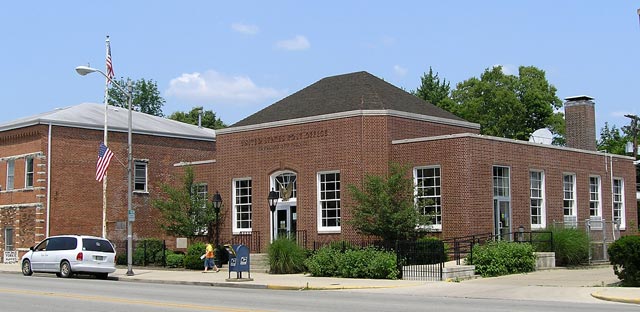 Photo of brick building that serves as the Cambridge City, Indiana Post Office.